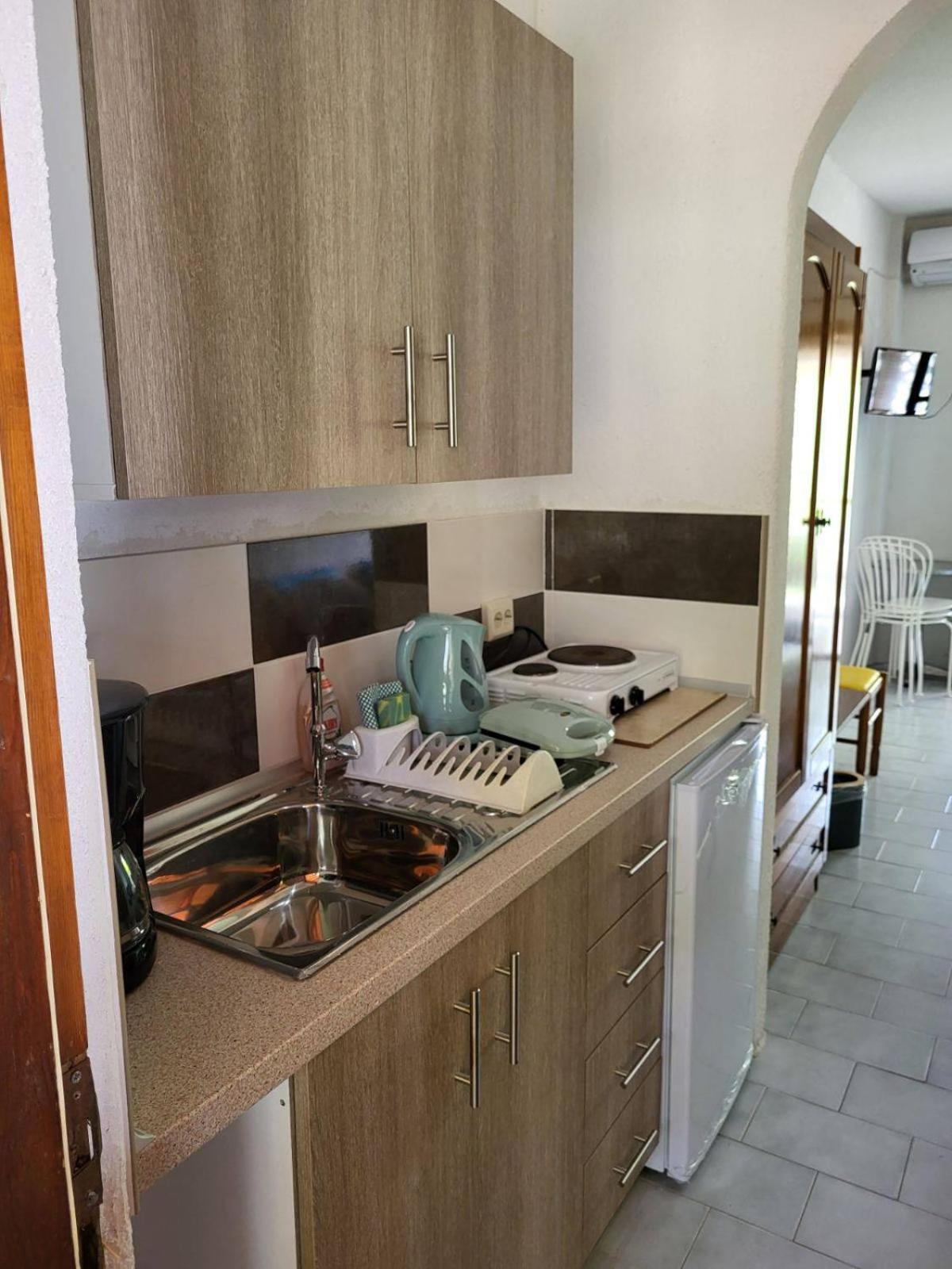 Hotel Agni -Enoikiazomena Diamerizmata Kallithea  Buitenkant foto